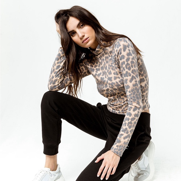 Sky & Sparrow • Animal Print Turtleneck - Picture 2 of 6
